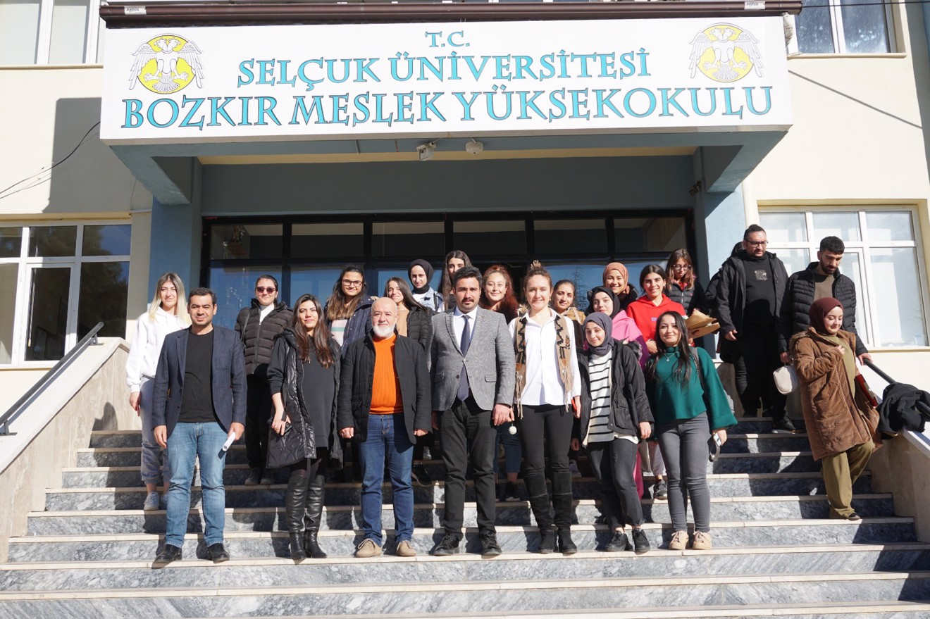 Gazeteci-Yazar Uğur Özteke, “Halkla İlişkiler ve Gazeteciliğin Dünü Bugünü Yarını” Konusunda Konferans Verdi.